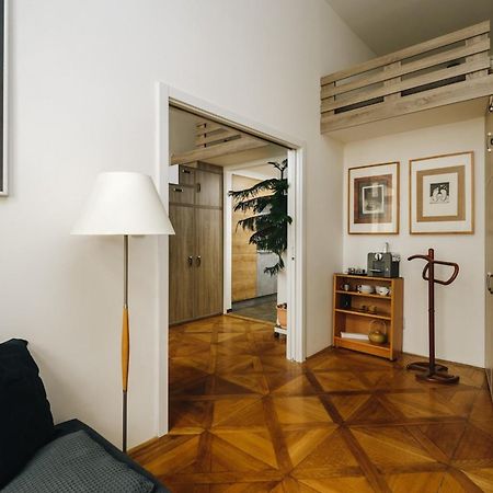 פראג Cozy & Comfortable Apt Walking Anywhere You Want Sen מראה חיצוני תמונה