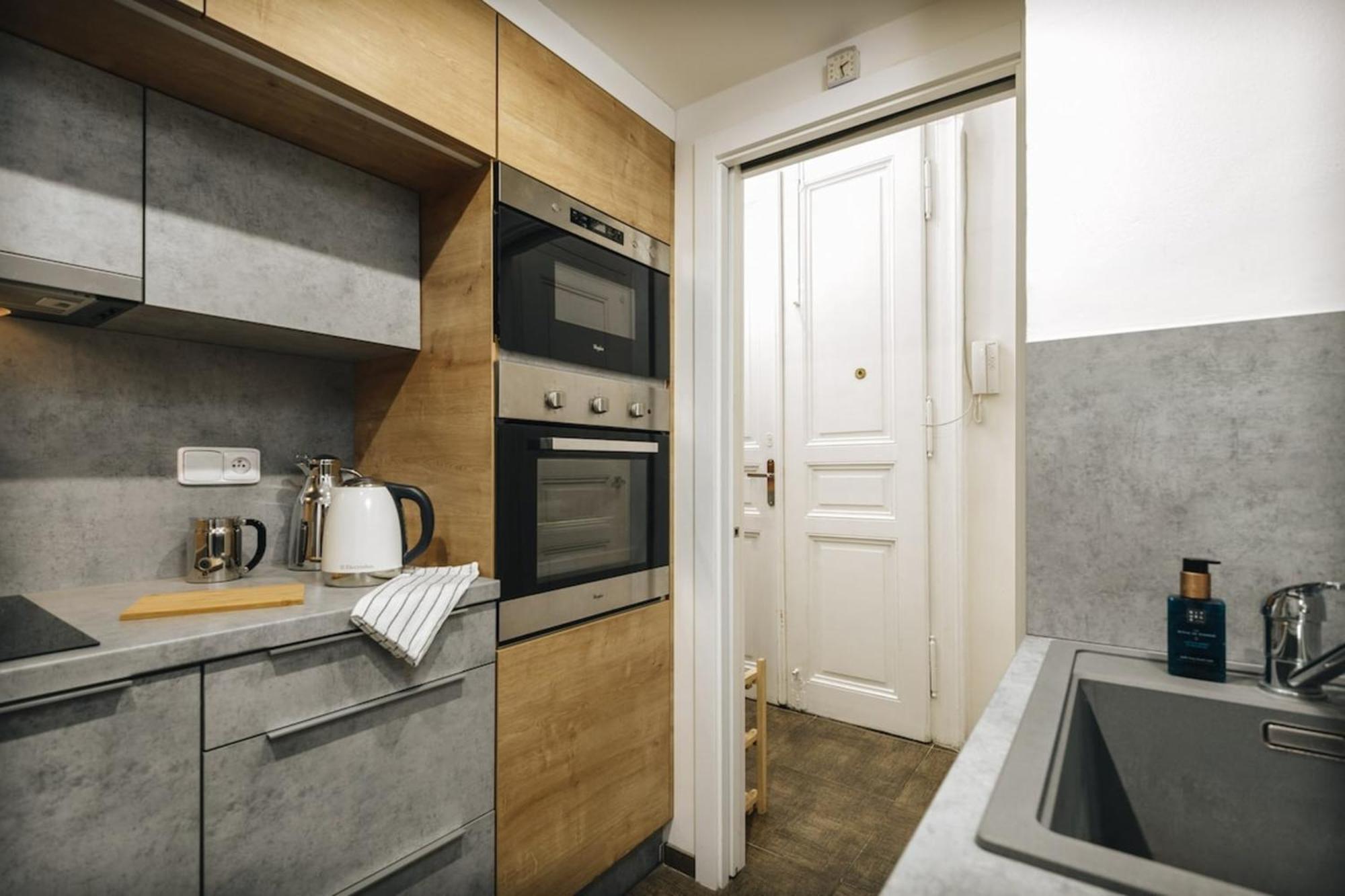 פראג Cozy & Comfortable Apt Walking Anywhere You Want Sen מראה חיצוני תמונה