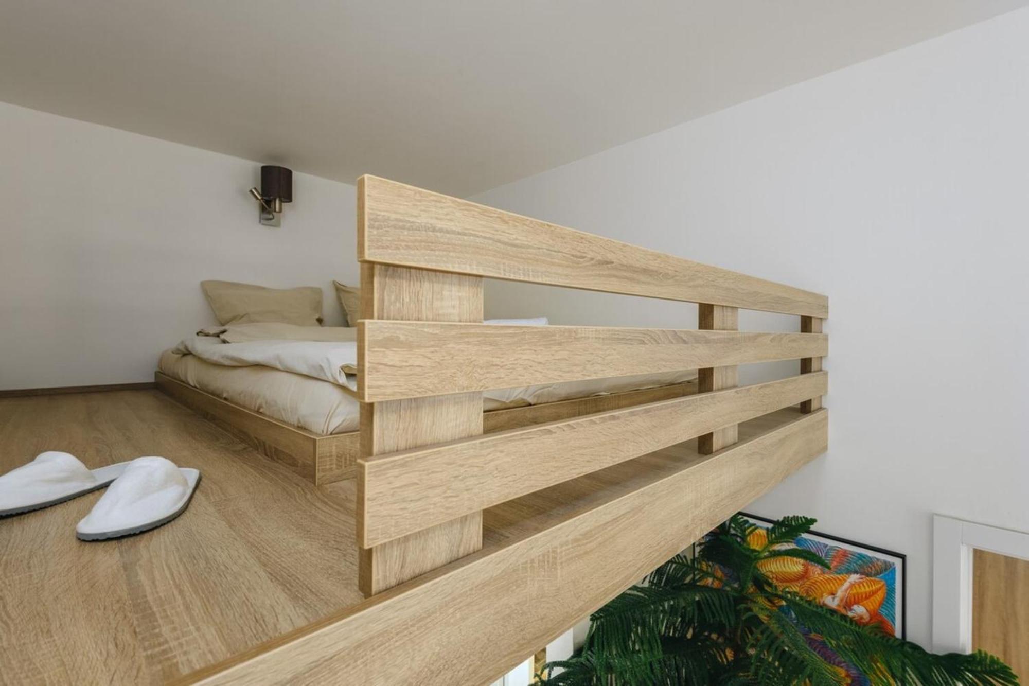 פראג Cozy & Comfortable Apt Walking Anywhere You Want Sen מראה חיצוני תמונה