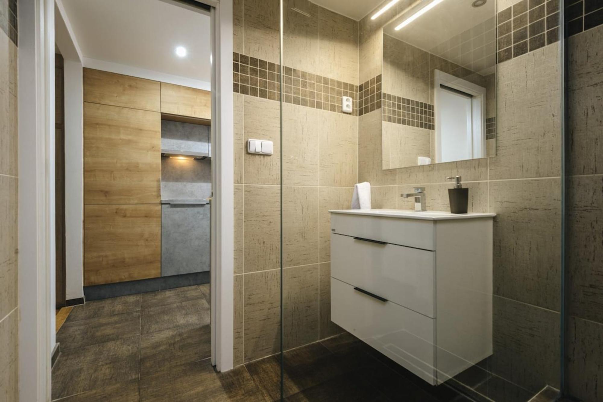 פראג Cozy & Comfortable Apt Walking Anywhere You Want Sen מראה חיצוני תמונה