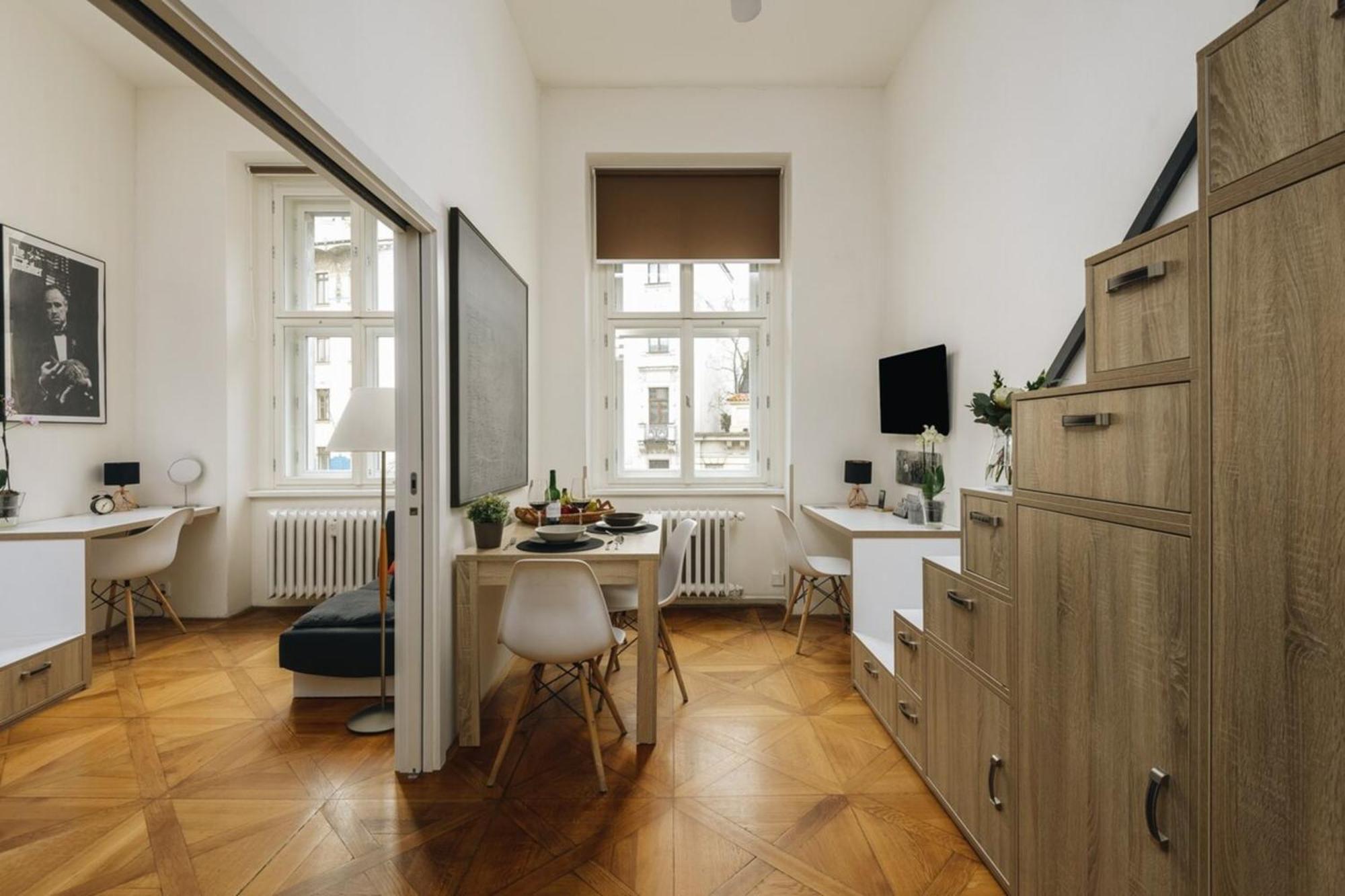 פראג Cozy & Comfortable Apt Walking Anywhere You Want Sen מראה חיצוני תמונה
