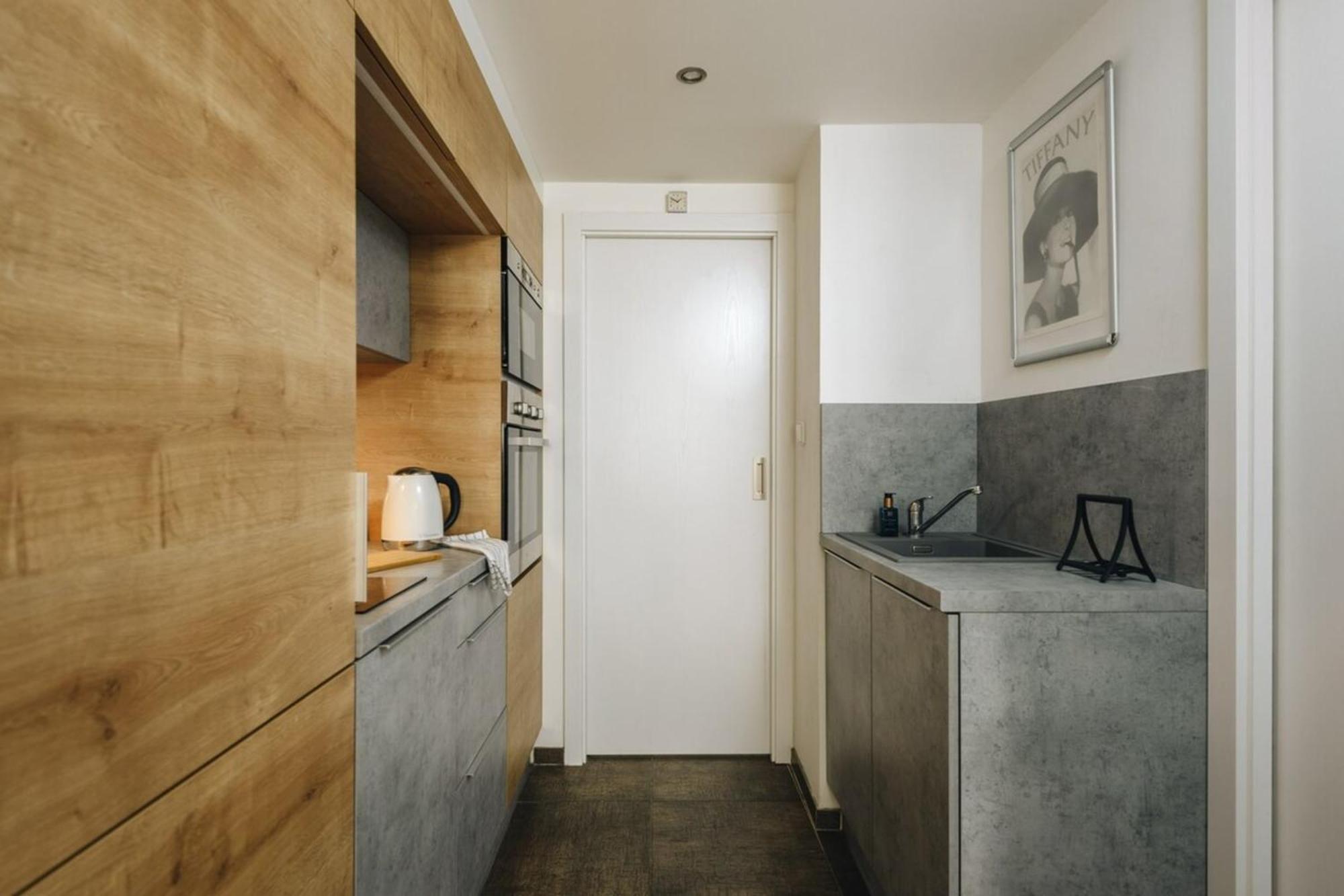 פראג Cozy & Comfortable Apt Walking Anywhere You Want Sen מראה חיצוני תמונה