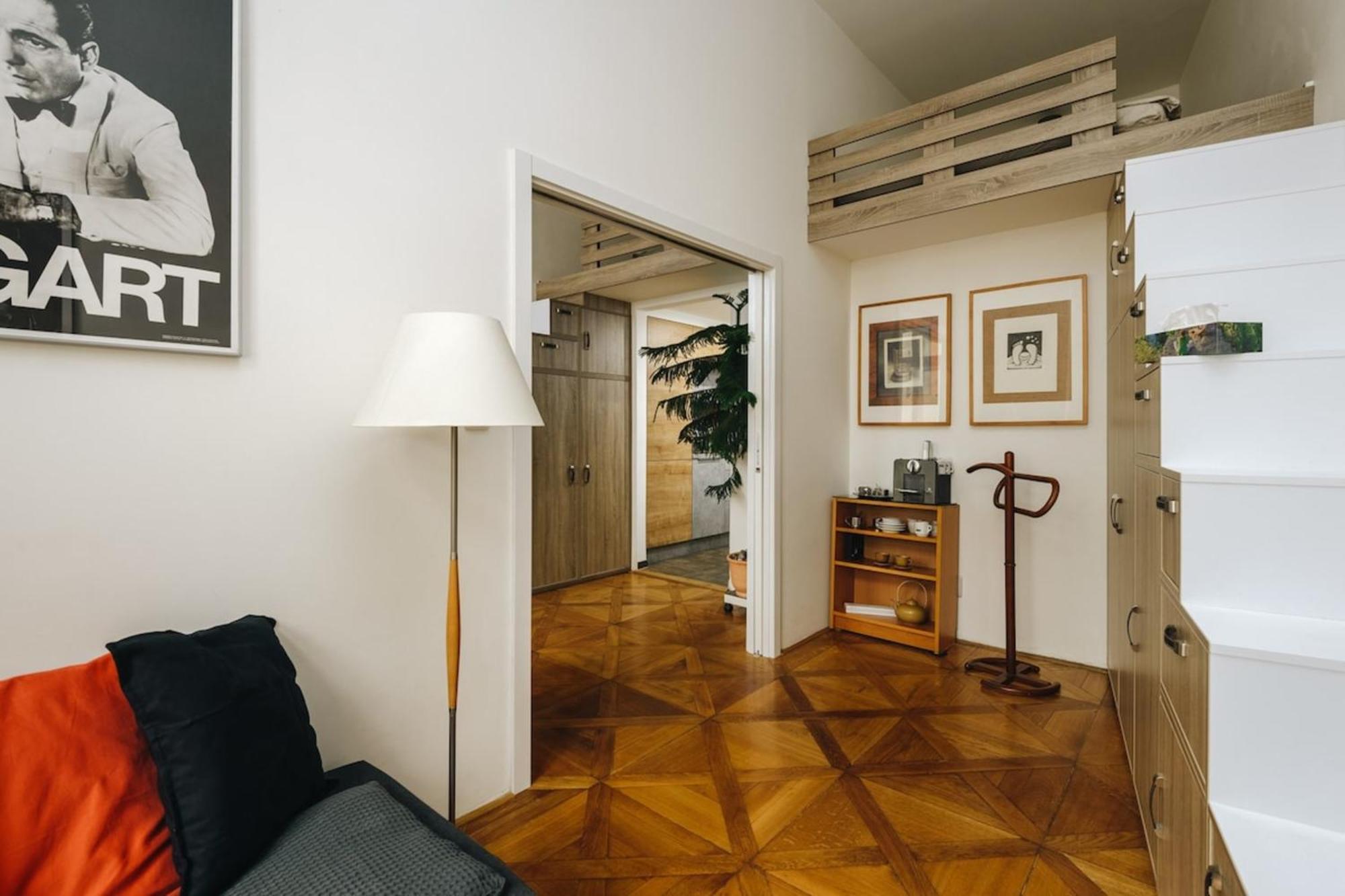 פראג Cozy & Comfortable Apt Walking Anywhere You Want Sen מראה חיצוני תמונה