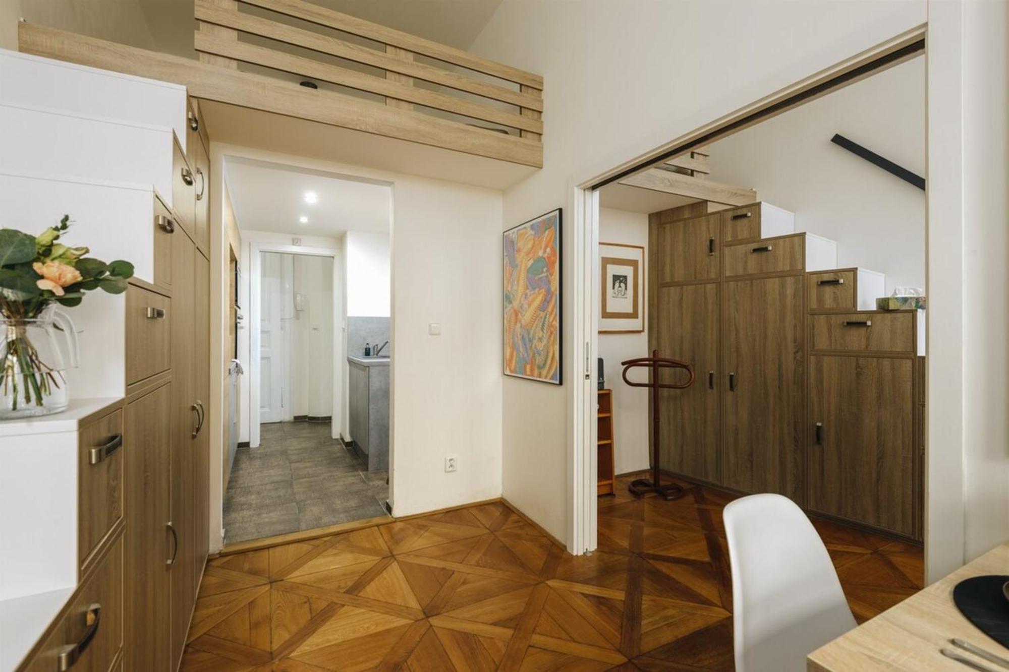 פראג Cozy & Comfortable Apt Walking Anywhere You Want Sen מראה חיצוני תמונה