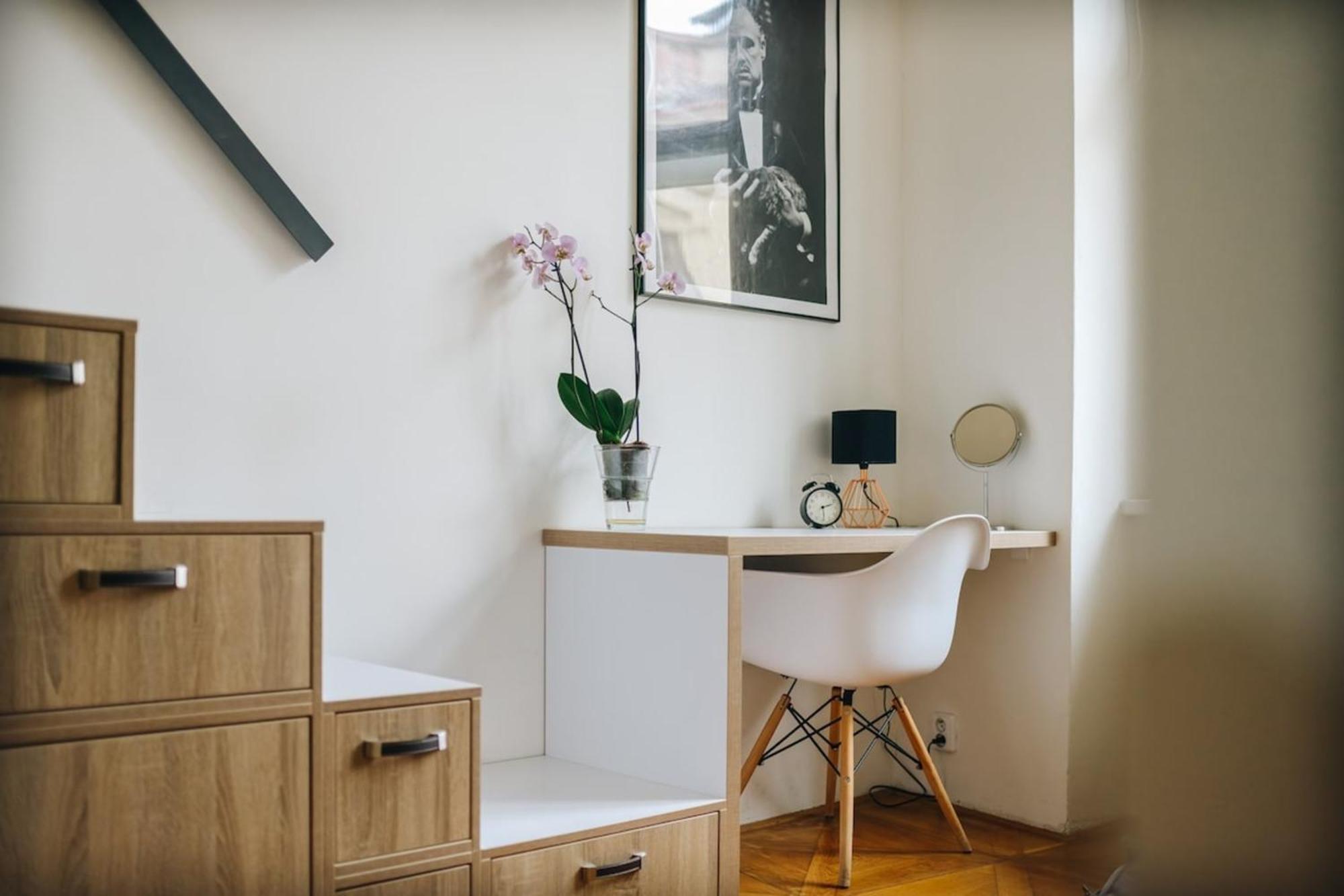 פראג Cozy & Comfortable Apt Walking Anywhere You Want Sen מראה חיצוני תמונה