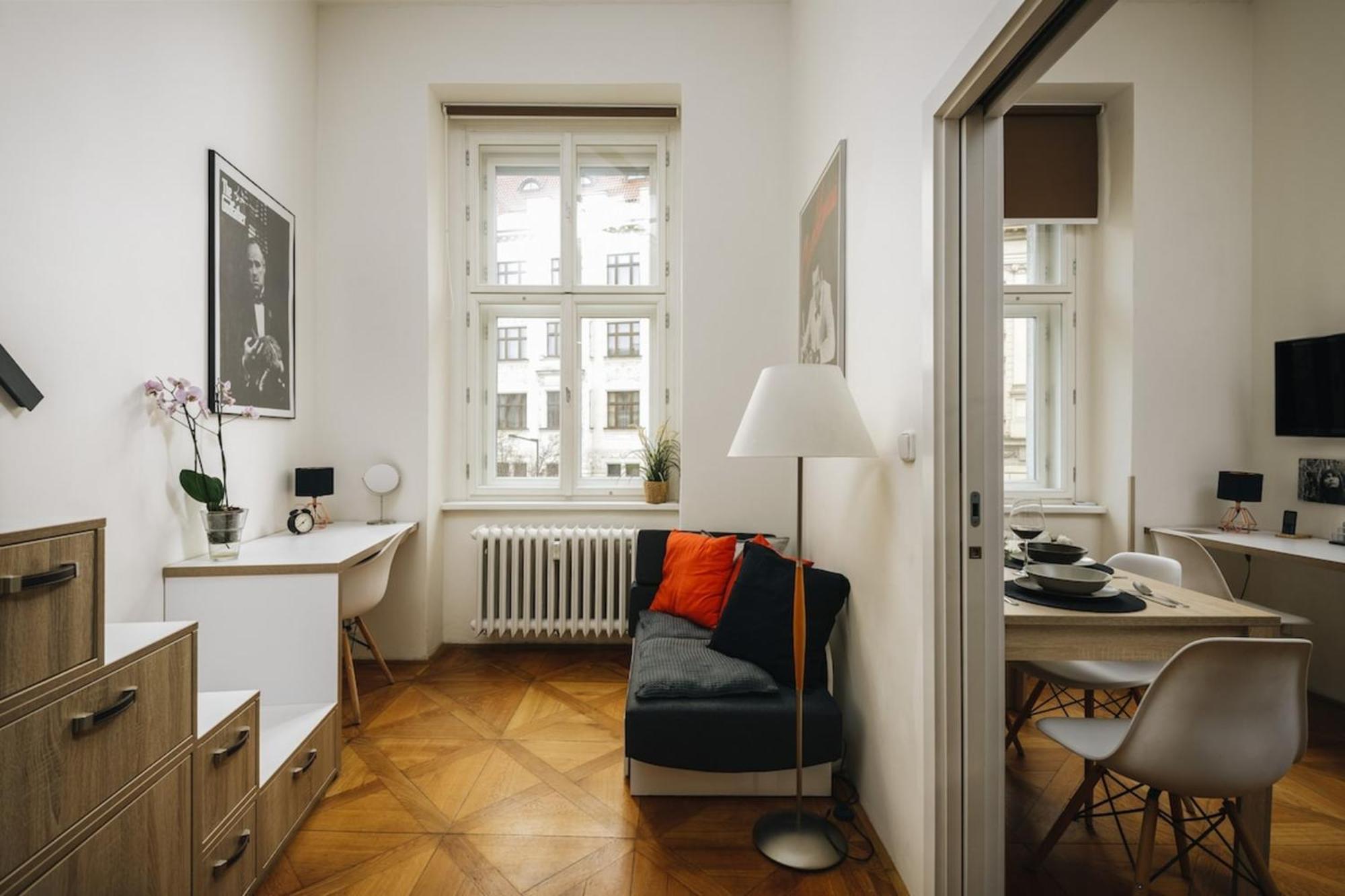 פראג Cozy & Comfortable Apt Walking Anywhere You Want Sen מראה חיצוני תמונה