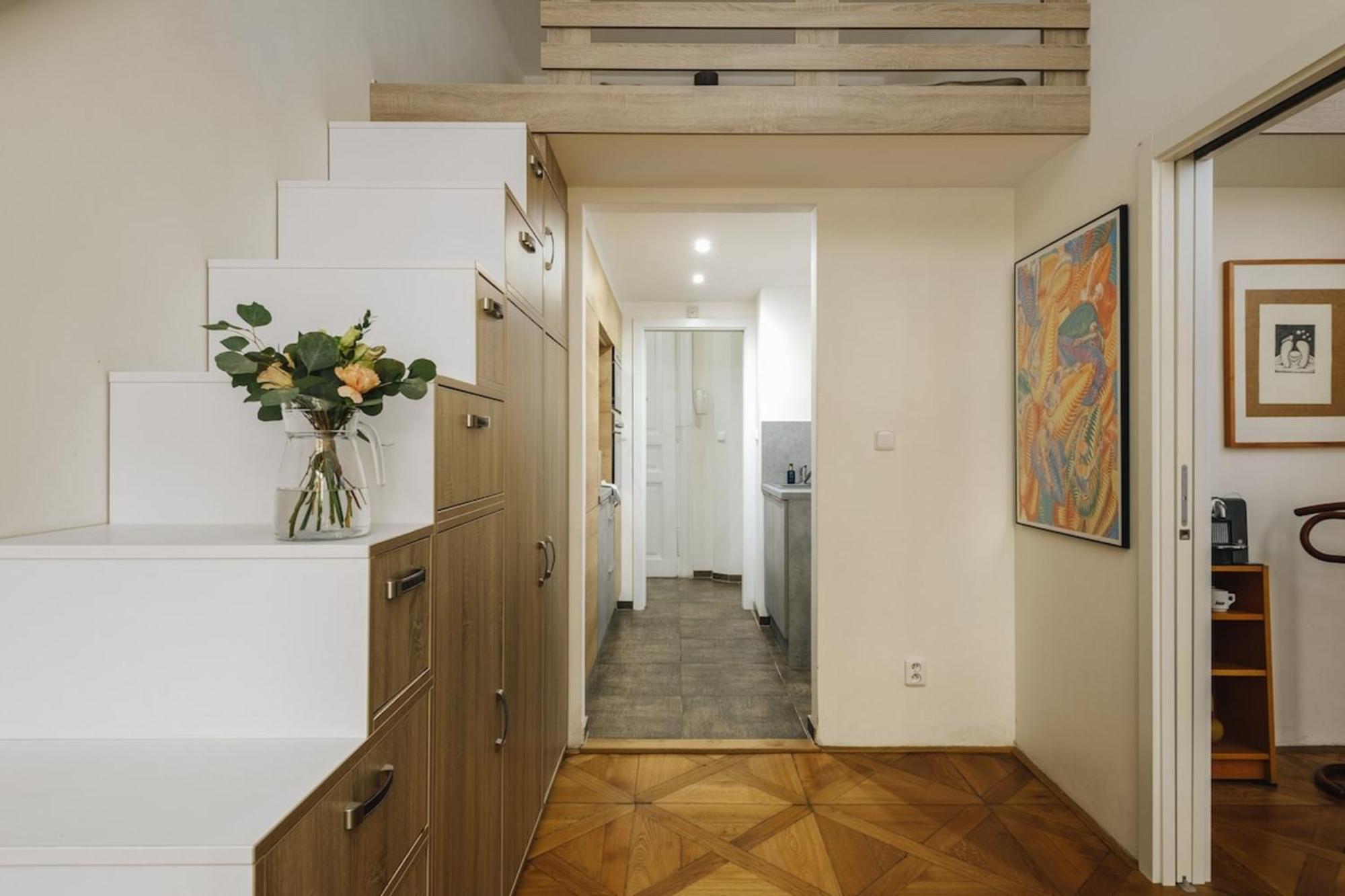 פראג Cozy & Comfortable Apt Walking Anywhere You Want Sen מראה חיצוני תמונה